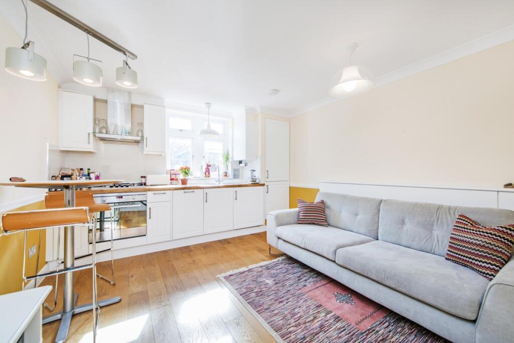 2 bed 1st Floor Flat for rent in London. From Kinleigh Folkard & Hayward