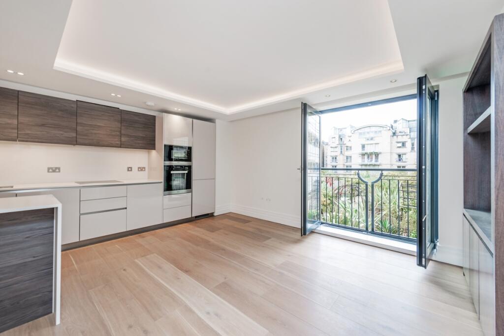 2 bed 1st Floor Flat for rent in London. From Kinleigh Folkard & Hayward