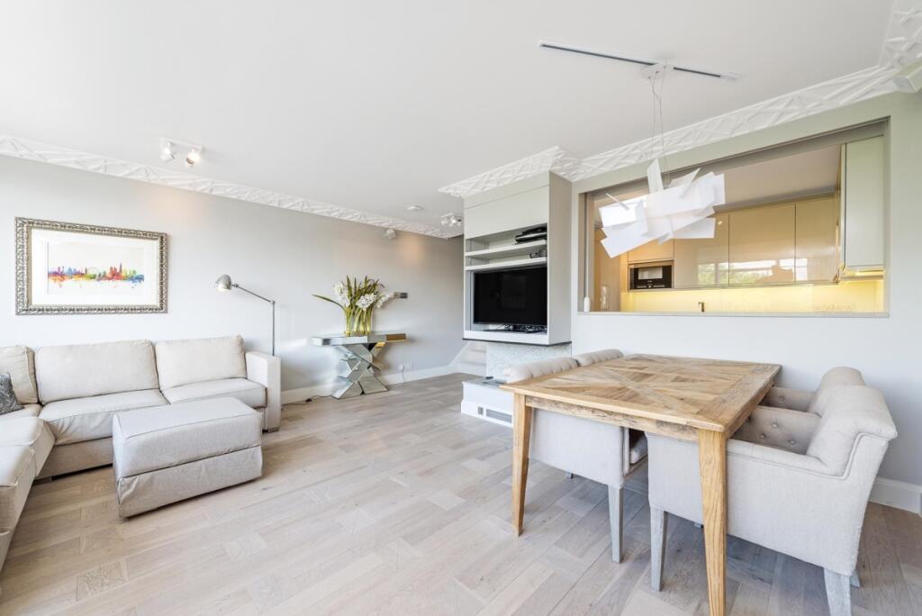 2 bed 1st Floor Flat for rent in London. From Kinleigh Folkard & Hayward