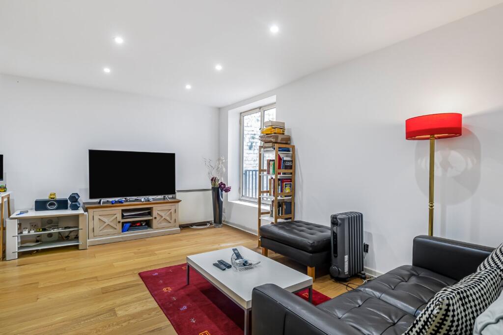 1 bed 1st Floor Flat for rent in Paddington. From Kinleigh Folkard & Hayward