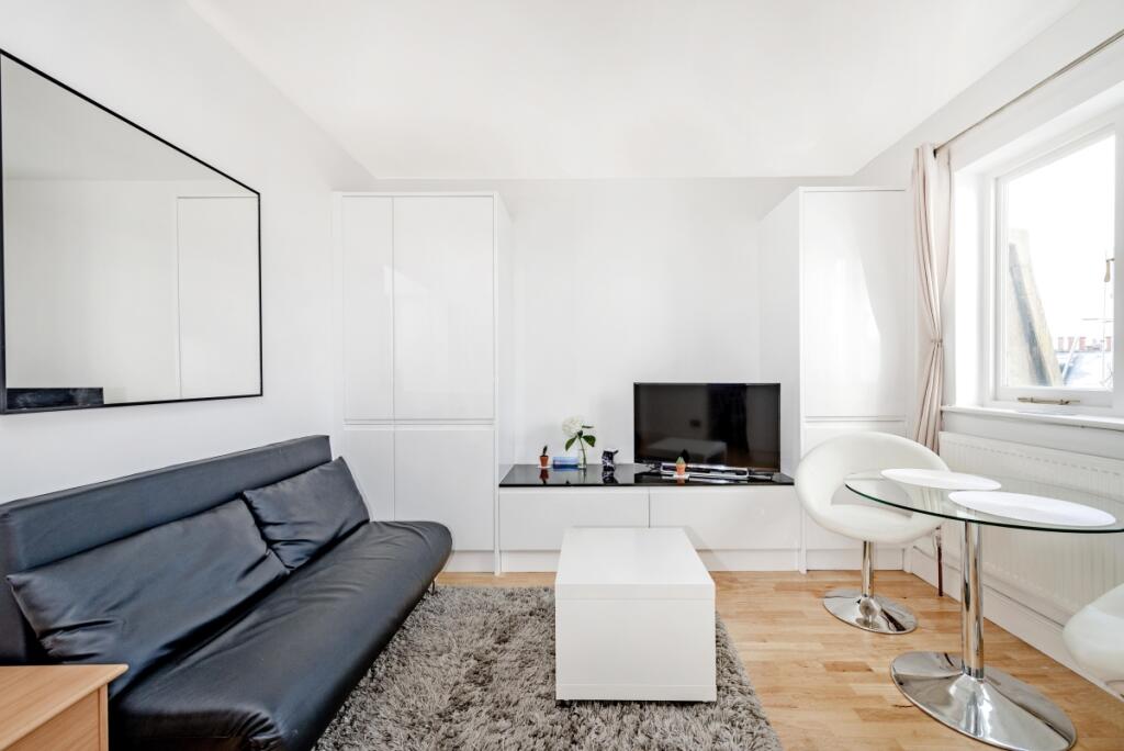 1 bed 1st Floor Flat for rent in London. From Kinleigh Folkard & Hayward