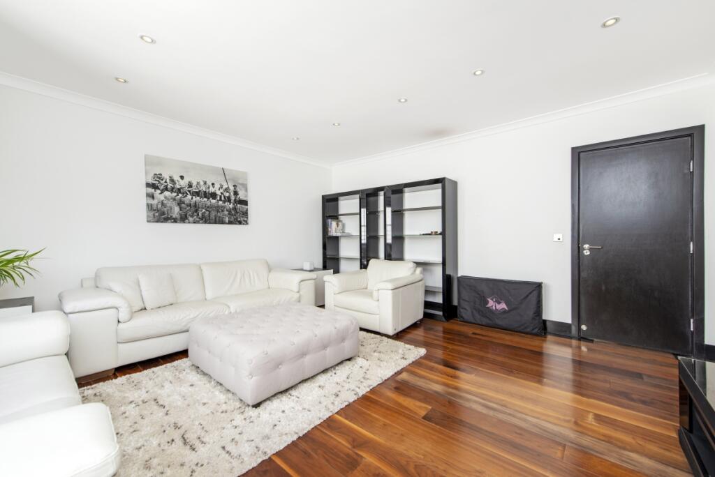 3 bed 1st Floor Flat for rent in Paddington. From Kinleigh Folkard & Hayward