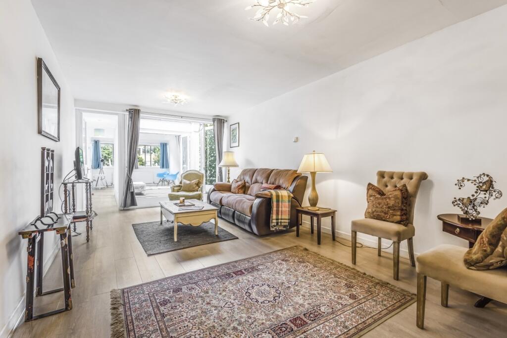3 bed 1st Floor Flat for rent in Paddington. From Kinleigh Folkard & Hayward