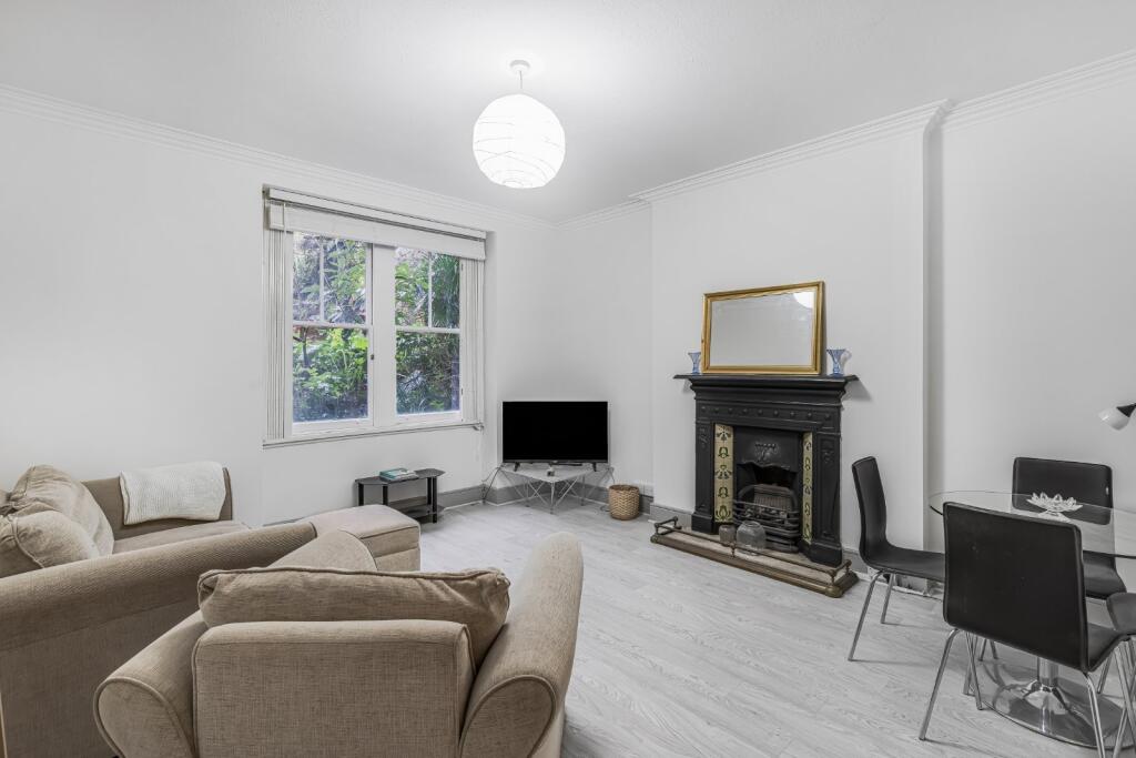 2 bed 1st Floor Flat for rent in Paddington. From Kinleigh Folkard & Hayward