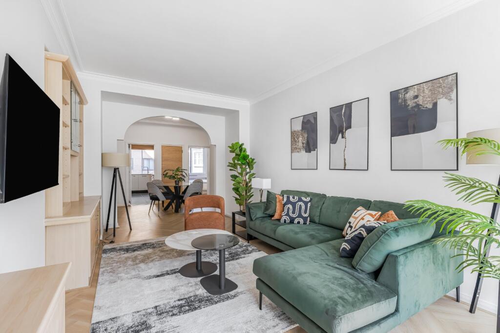 2 bed 1st Floor Flat for rent in London. From Kinleigh Folkard & Hayward 2 bed 1st Floor Flat for rent in London. From Kinleigh Folkard & Hayward