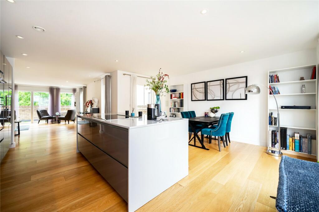 3 bed Penthouse for rent in Islington. From Hurford Salvi Carr