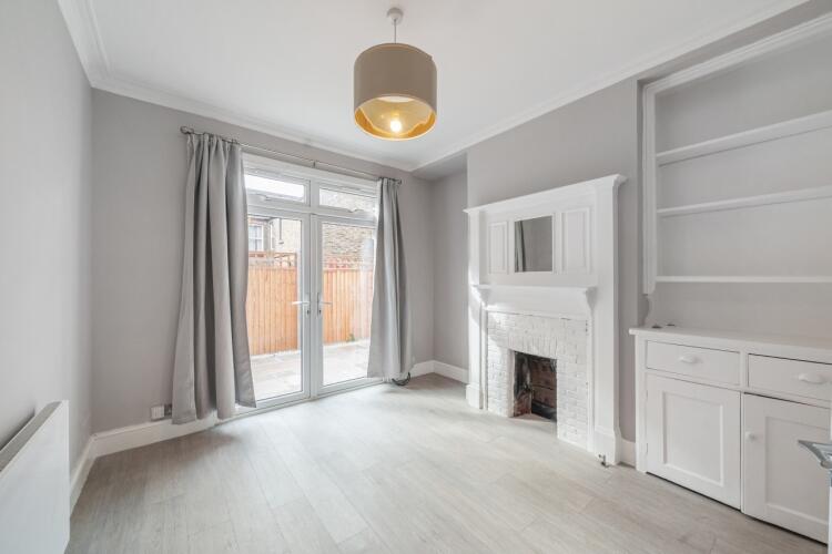 3 bed Apartment for rent in Streatham. From Kinleigh Folkard & Hayward
