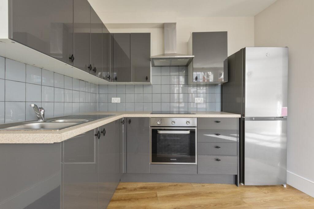2 bed 1st Floor Flat for rent in London. From Kinleigh Folkard & Hayward - Sales - Streatham