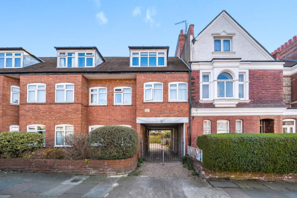 2 bed 1st Floor Flat for rent in London. From Kinleigh Folkard & Hayward - Sales - Streatham