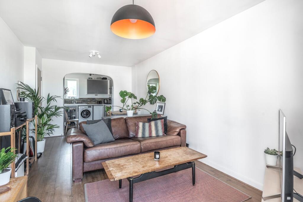 1 bed 1st Floor Flat for rent in London. From Kinleigh Folkard & Hayward - Sales - Streatham