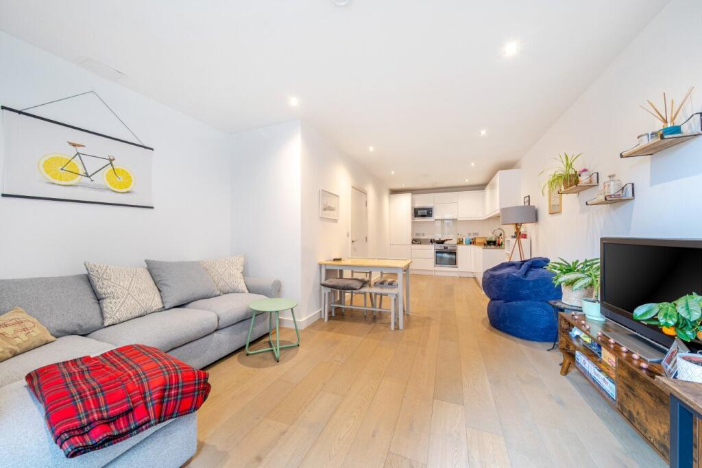 1 bed 1st Floor Flat for rent in Streatham. From Kinleigh Folkard & Hayward - Sales - Streatham