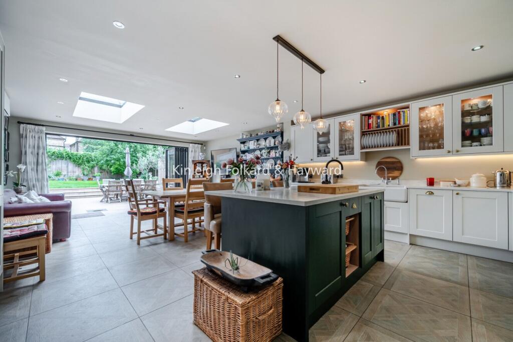 5 bed Semi Detached for rent in Streatham. From Kinleigh Folkard & Hayward - Sales - Streatham 5 bed Semi Detached for rent in Streatham. From Kinleigh Folkard & Hayward - Sales - Streatham