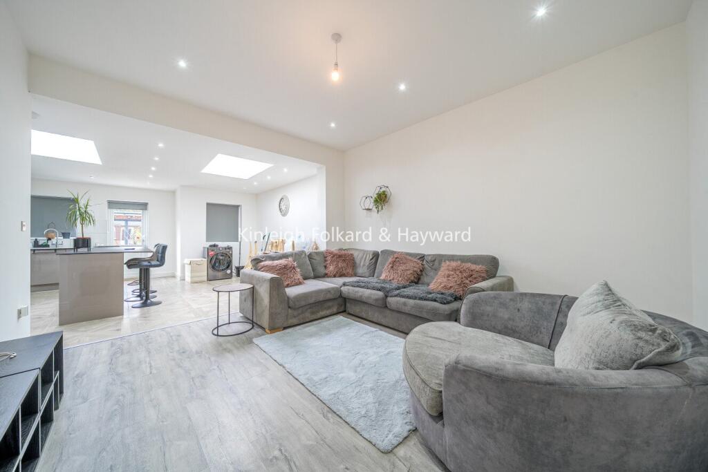 4 bed Mid Terraced House for rent in Streatham. From Kinleigh Folkard & Hayward - Sales - Streatham