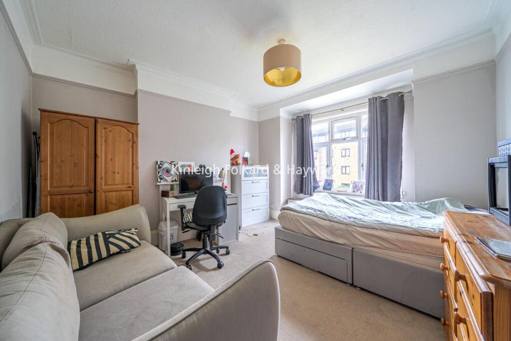 3 bed Mid Terraced House for rent in London. From Kinleigh Folkard & Hayward - Sales - Streatham