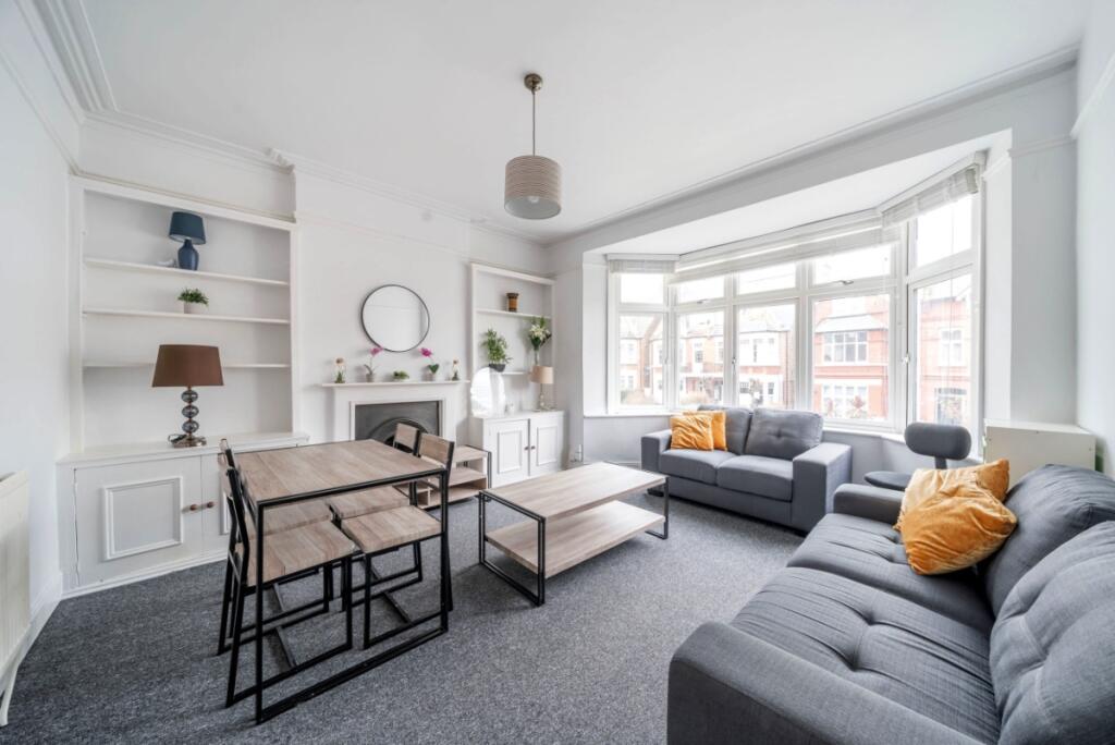 2 bed 1st Floor Flat for rent in London. From Kinleigh Folkard & Hayward - Sales - Streatham