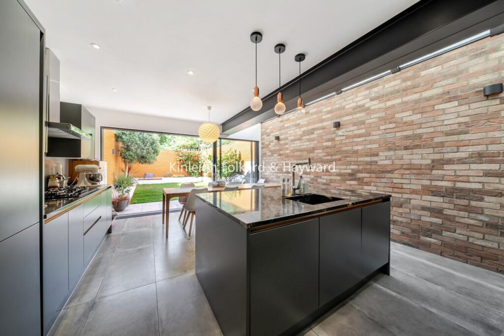4 bed Mid Terraced House for rent in Streatham. From Kinleigh Folkard & Hayward - Sales - Streatham