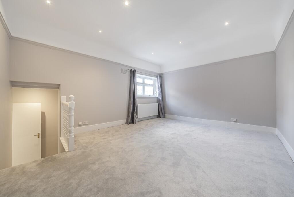 4 bed 1st Floor Flat for rent in Streatham. From Kinleigh Folkard & Hayward - Sales - Streatham 4 bed 1st Floor Flat for rent in Streatham. From Kinleigh Folkard & Hayward - Sales - Streatham