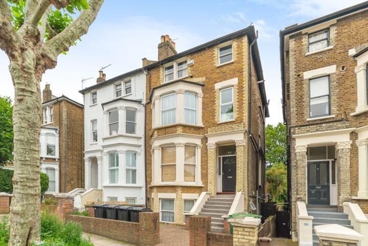 2 bed Flat for rent in Willesden. From Kinleigh Folkard & Hayward