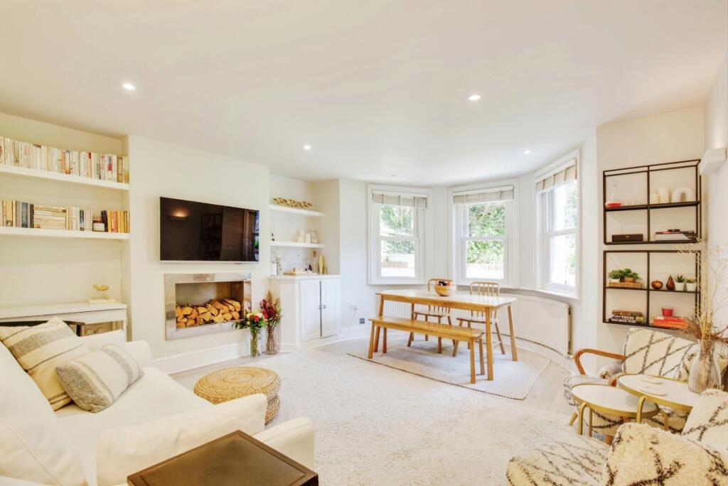 2 bed 1st Floor Flat for rent in London. From Kinleigh Folkard & Hayward - Sales - West Hampstead