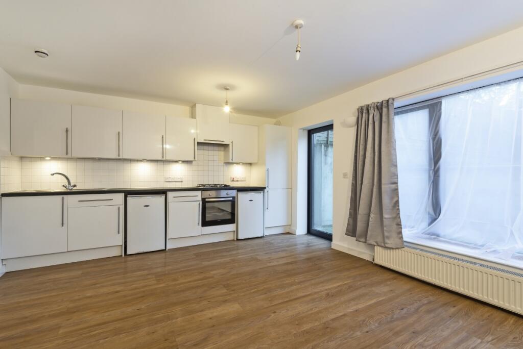 3 bed 1st Floor Flat for rent in Hampstead. From Kinleigh Folkard & Hayward - Sales - West Hampstead