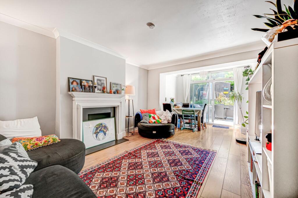 3 bed 1st Floor Flat for rent in London. From Kinleigh Folkard & Hayward - Sales - West Hampstead