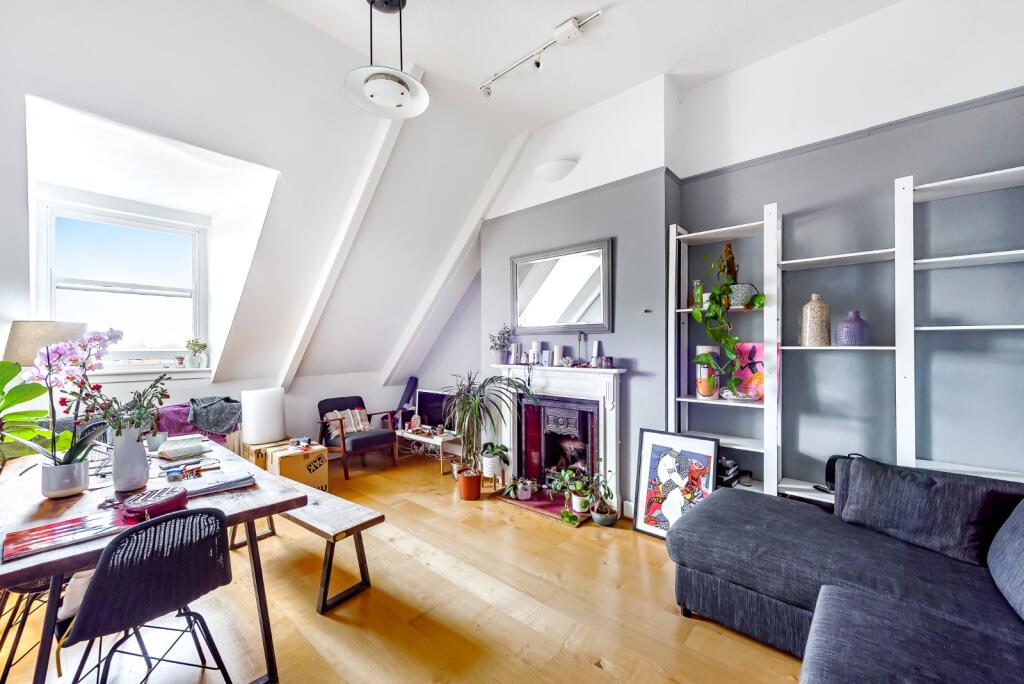 2 bed 1st Floor Flat for rent in Hampstead. From Kinleigh Folkard & Hayward - Sales - West Hampstead