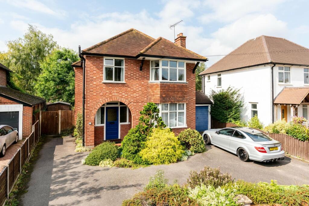3 bed Detached House for rent in Walton-on-Thames. From Martin Flashman and Co