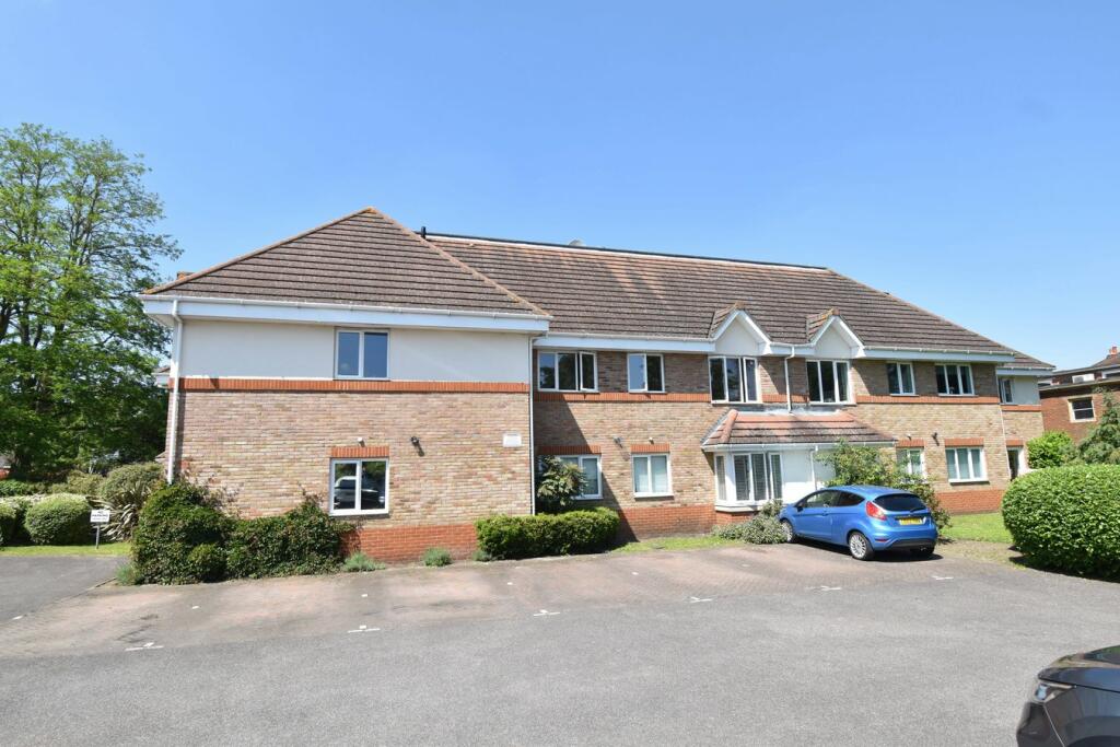 2 bed Apartment for rent in Walton-on-Thames. From Martin Flashman and Co