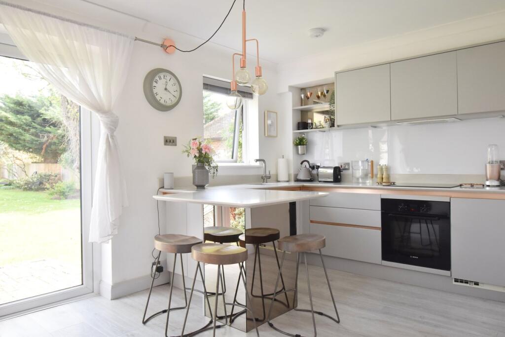 1 bed Annexe for rent in Walton-on-Thames. From Martin Flashman & Co. - Walton-on-Thames