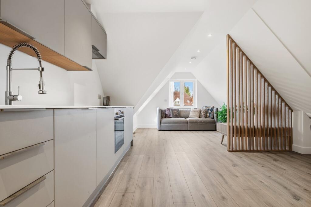 2 bed Apartment for rent in Burwood Park. From Martin Flashman & Co. - Walton-on-Thames