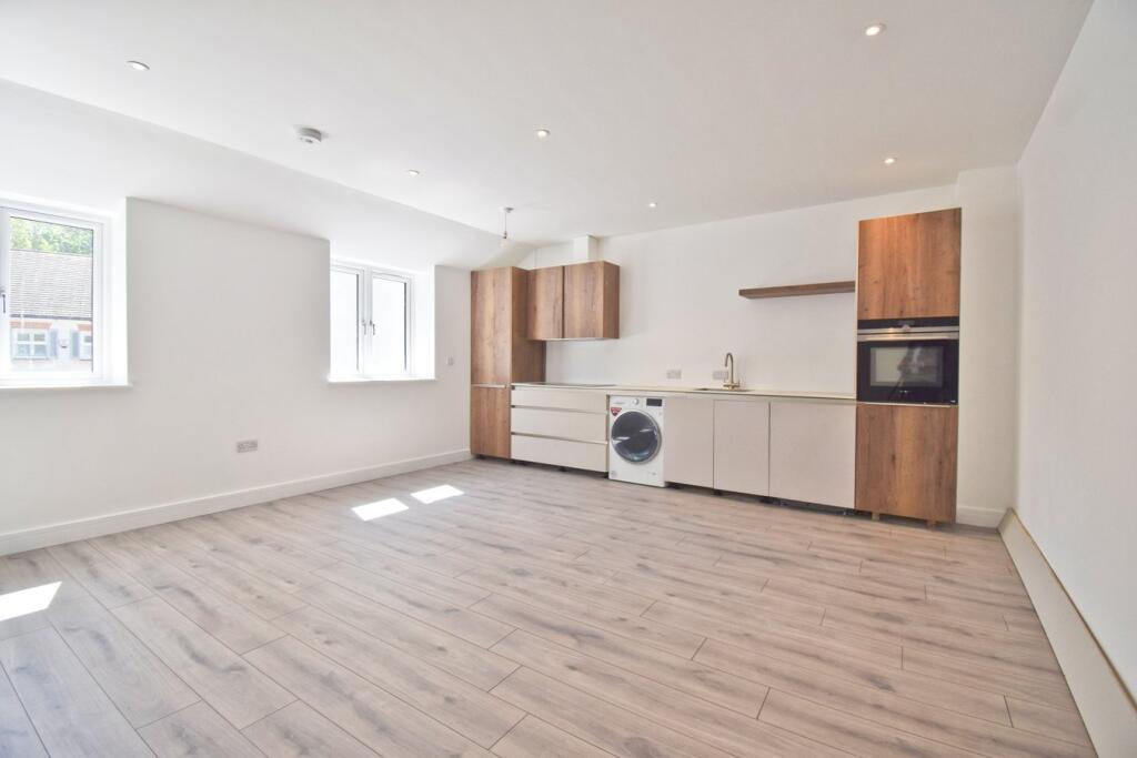 1 bed Apartment for rent in Burwood Park. From Martin Flashman & Co. - Walton-on-Thames