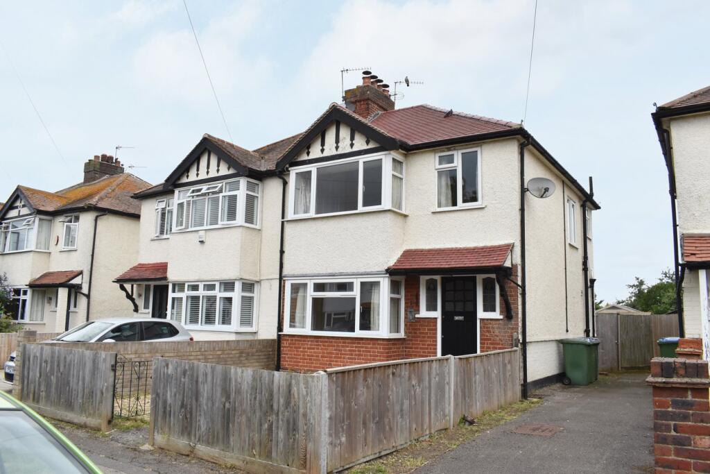 3 bed Semi Detached for rent in West Molesey. From Martin Flashman & Co. - Walton-on-Thames 3 bed Semi Detached for rent in West Molesey. From Martin Flashman & Co. - Walton-on-Thames