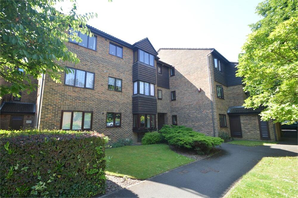 1 bed 1st Floor Flat for rent in Walton-on-Thames. From Martin Flashman & Co. - Walton-on-Thames