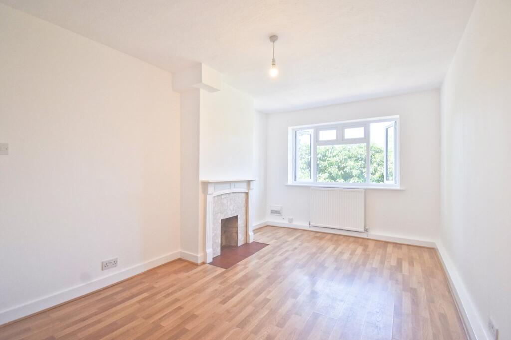 2 bed 1st Floor Flat for rent in Walton-on-Thames. From Martin Flashman & Co. - Walton-on-Thames