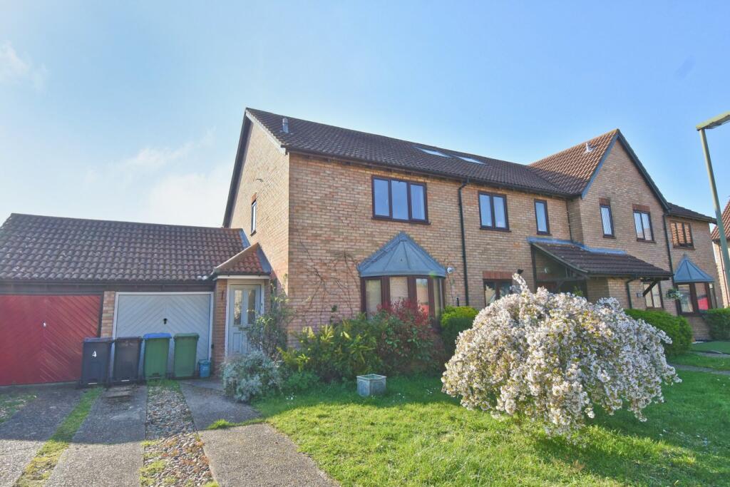 3 bed End of Terrace for rent in Walton-on-Thames. From Martin Flashman & Co. - Walton-on-Thames