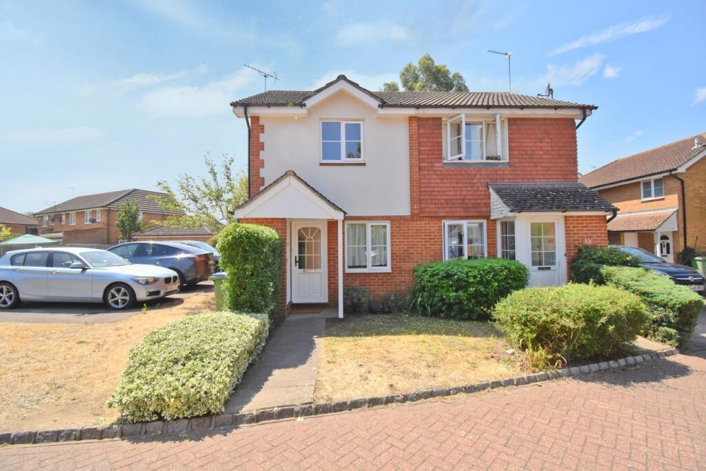 2 bed End of Terrace for rent in Walton-on-Thames. From Martin Flashman & Co. - Walton-on-Thames