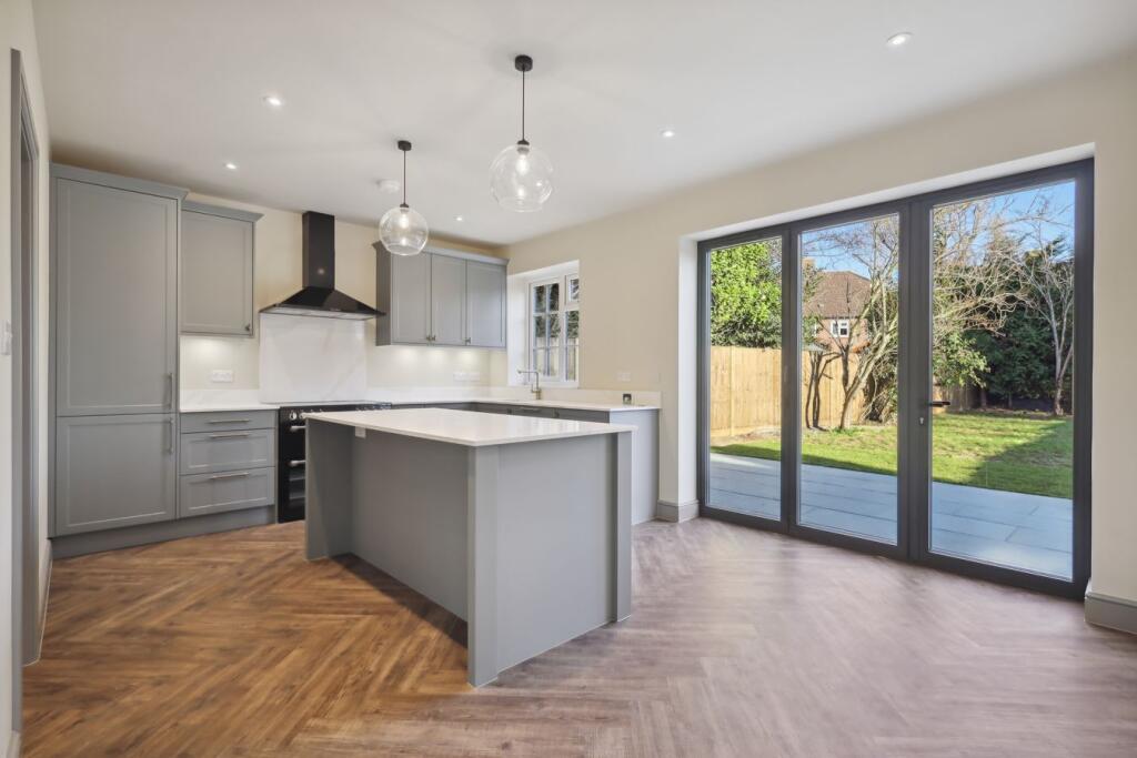 4 bed Detached for rent in Walton-on-Thames. From Martin Flashman & Co. - Walton-on-Thames 4 bed Detached for rent in Walton-on-Thames. From Martin Flashman & Co. - Walton-on-Thames