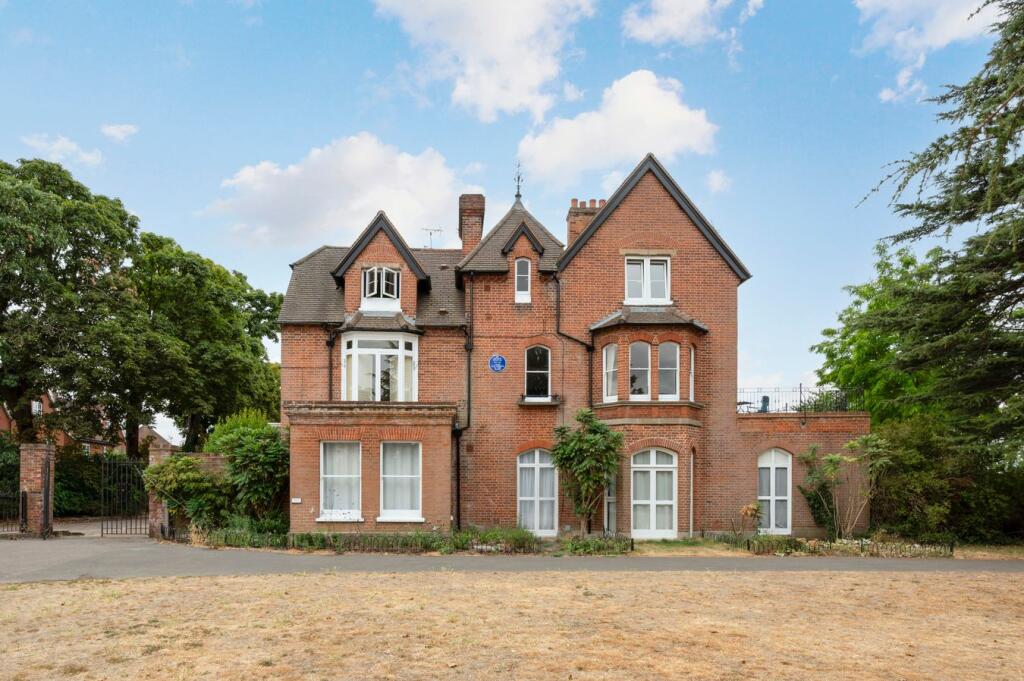 2 bed Apartment for rent in Walton-on-Thames. From Martin Flashman & Co. - Walton-on-Thames