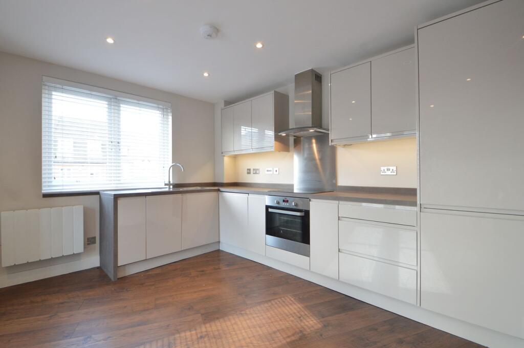 1 bed Apartment for rent in Walton-on-Thames. From Martin Flashman & Co. - Walton-on-Thames 1 bed Apartment for rent in Walton-on-Thames. From Martin Flashman & Co. - Walton-on-Thames