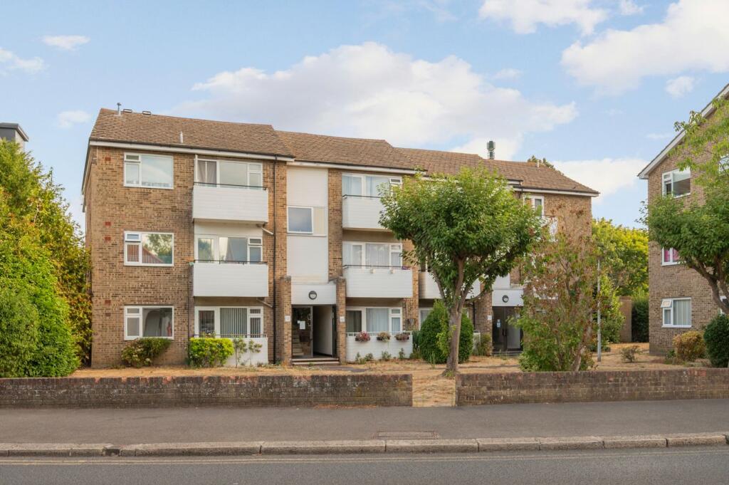 2 bed House (unspecified) for rent in Burwood Park. From Martin Flashman & Co. - Walton-on-Thames