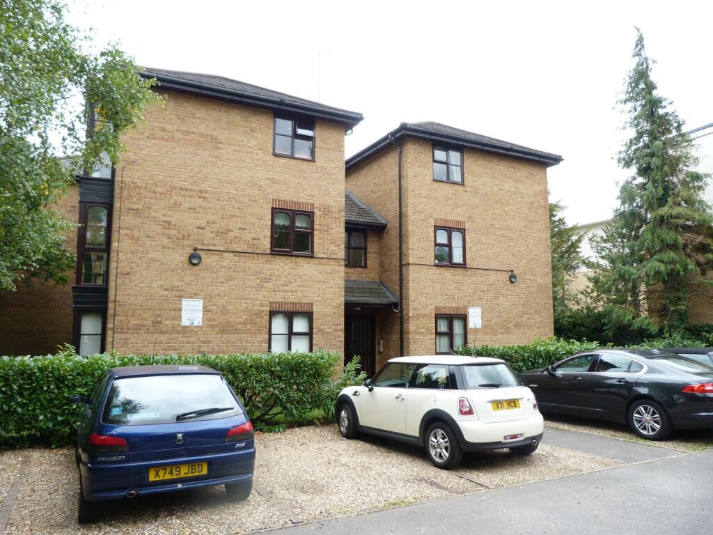 1 bed 1st Floor Flat for rent in Walton-on-Thames. From Martin Flashman & Co. - Walton-on-Thames