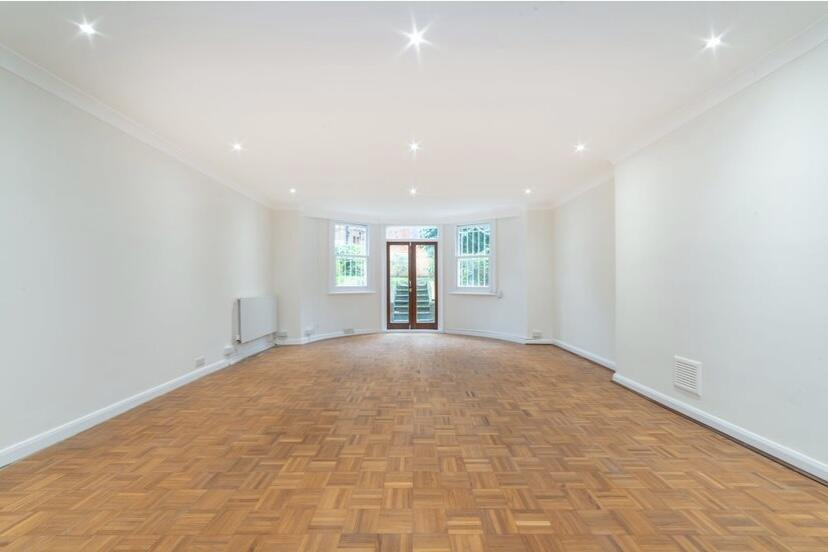 3 bed 1st Floor Flat for rent in Hampstead. From Whitestone Estates
