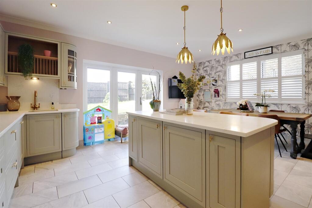 4 bed Detached House for rent in Greenwich. From Kinleigh Folkard & Hayward - Blackheath