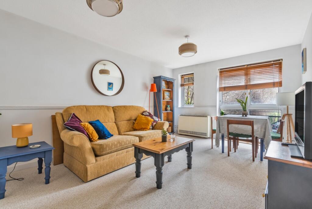 1 bed 1st Floor Flat for rent in Lewisham. From Kinleigh Folkard & Hayward - Sales - Blackheath 1 bed 1st Floor Flat for rent in Lewisham. From Kinleigh Folkard & Hayward - Sales - Blackheath