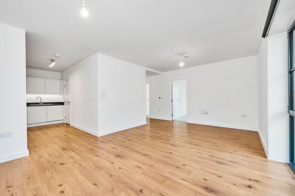 3 bed 1st Floor Flat for rent in Dagenham. From Kinleigh Folkard & Hayward - Sales - Blackheath