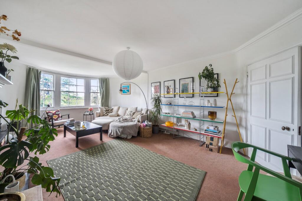 1 bed 1st Floor Flat for rent in London. From Kinleigh Folkard & Hayward - Sales - Blackheath