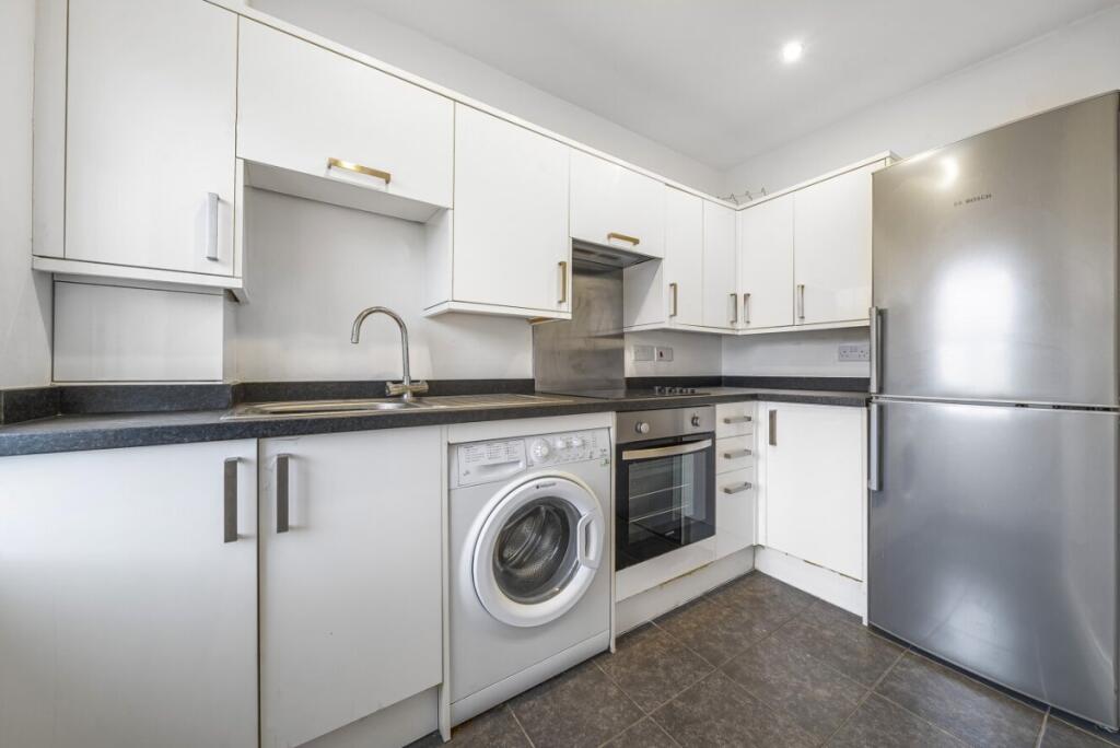 1 bed 1st Floor Flat for rent in Greenwich. From Kinleigh Folkard & Hayward - Sales - Blackheath 1 bed 1st Floor Flat for rent in Greenwich. From Kinleigh Folkard & Hayward - Sales - Blackheath