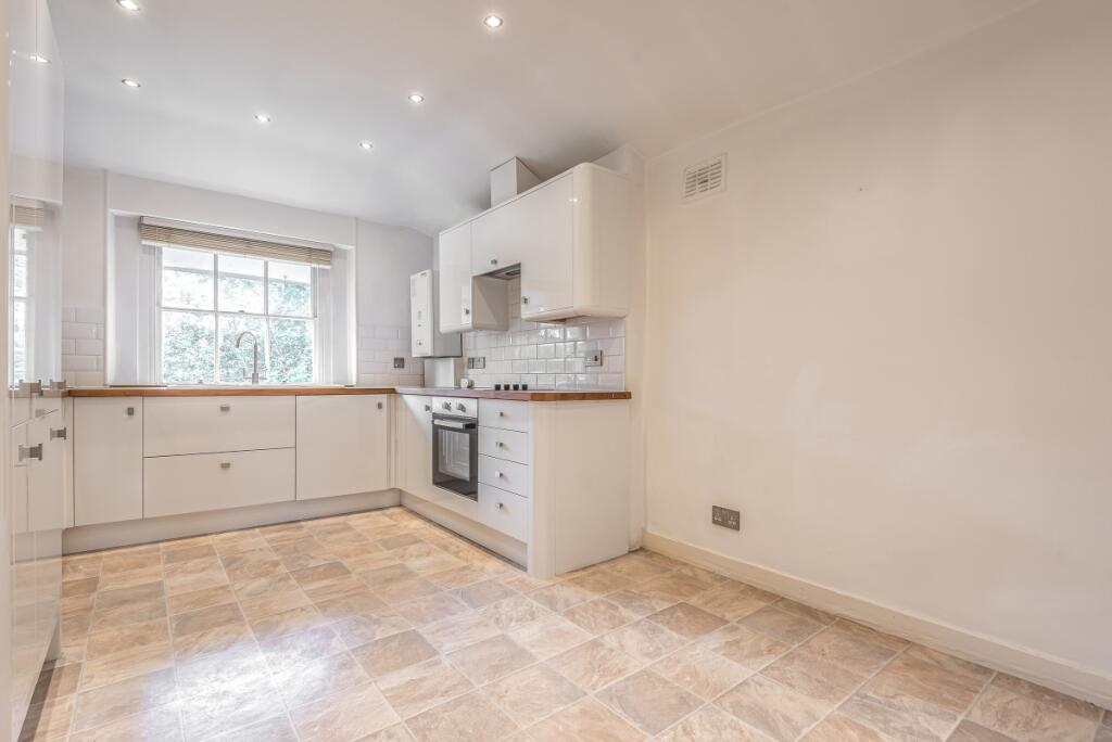2 bed 1st Floor Flat for rent in Lewisham. From Kinleigh Folkard & Hayward - Sales - Blackheath