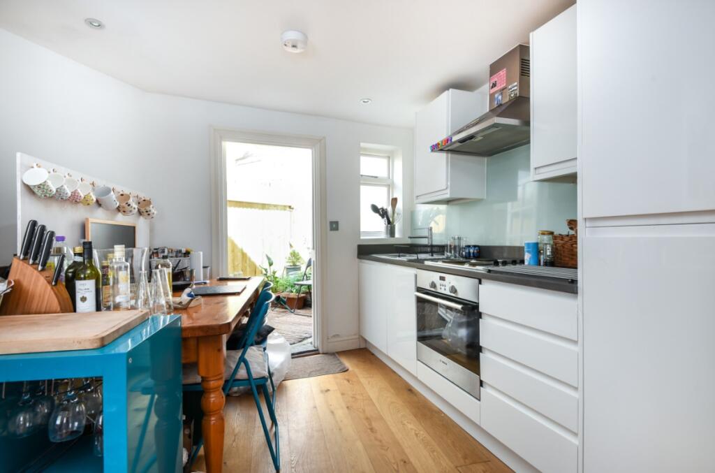 1 bed Detached for rent in Greenwich. From Kinleigh Folkard & Hayward - Sales - Blackheath