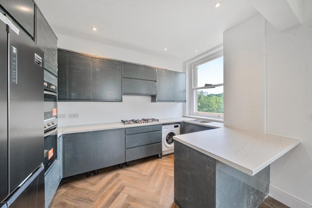 3 bed 1st Floor Flat for rent in Greenwich. From Kinleigh Folkard & Hayward - Sales - Blackheath 3 bed 1st Floor Flat for rent in Greenwich. From Kinleigh Folkard & Hayward - Sales - Blackheath